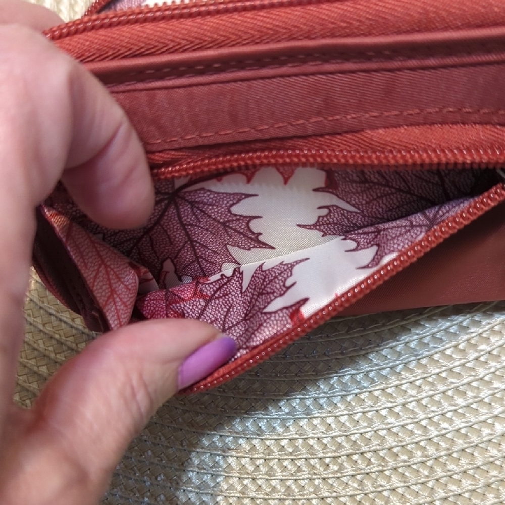 Quilted Red Wallet - Picture 4 of 7